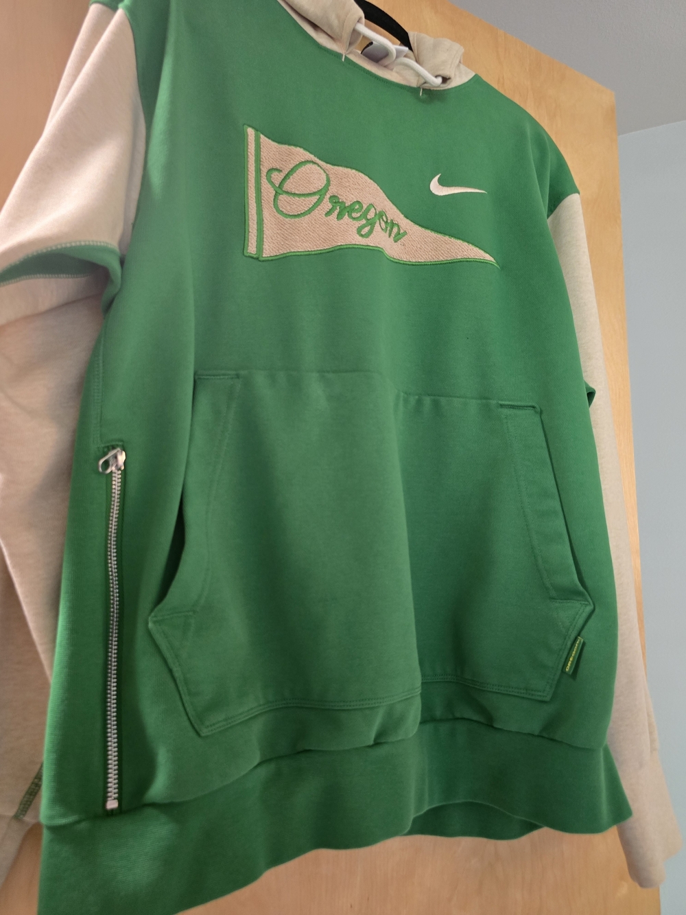 Nike Green and Gray Oregon Pullover Hoodie - Picture 3 of 6